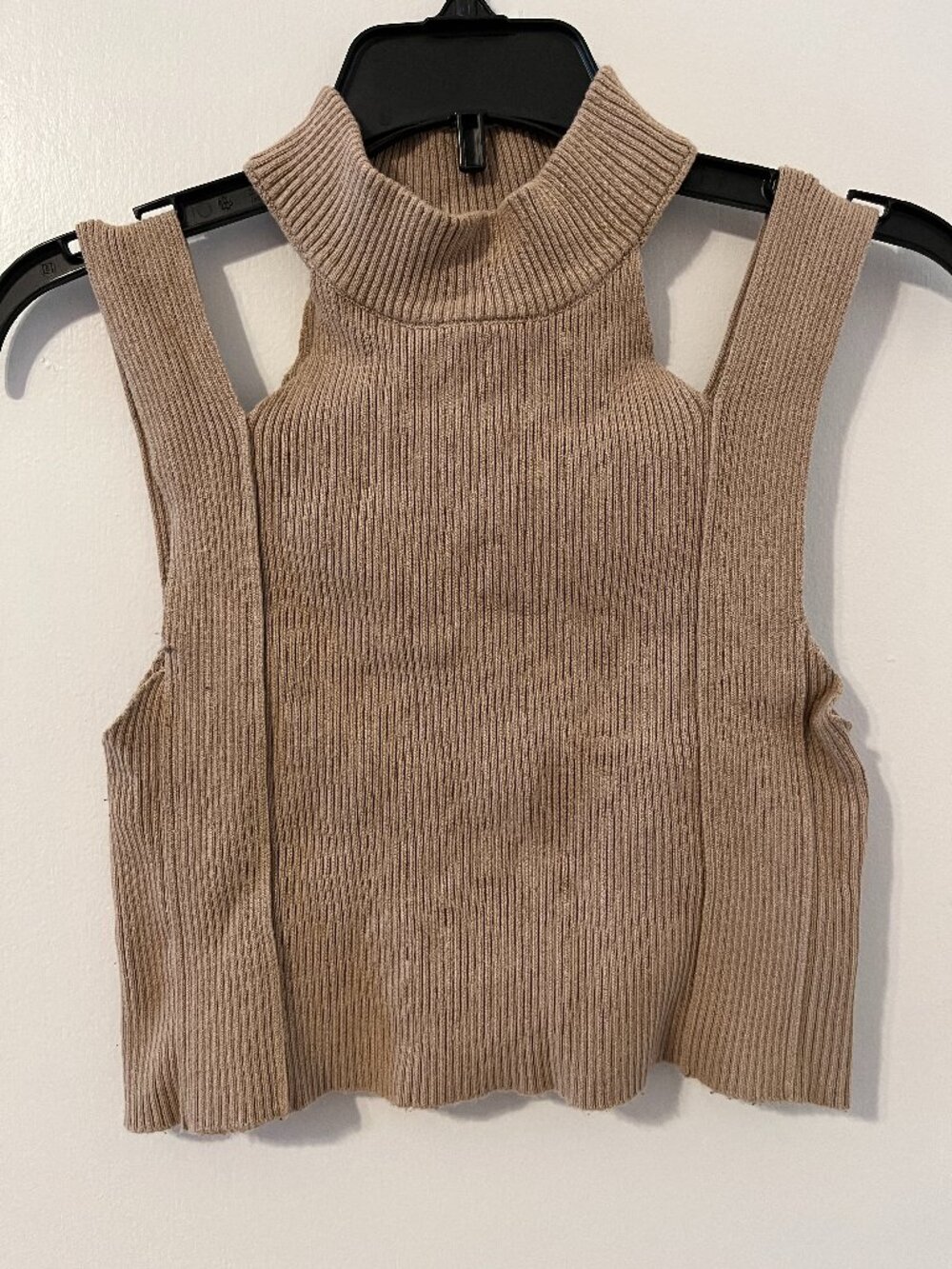 Cold Shoulder Cropped Tank